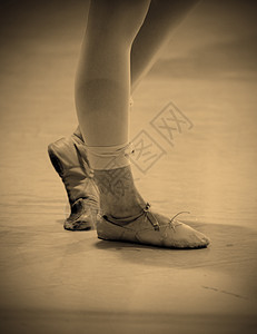 芭蕾舞舞女的脚痛 被击打图片