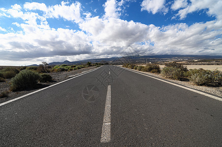孤独路蓝色驾驶地平线天空风景运输场地路线速度汽车图片