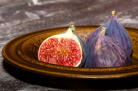 切水果无花果乡村食物纺织品木头桌子甜点紫色盘子营养团体背景