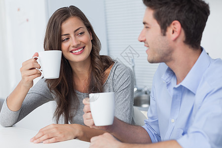 漂亮的一对夫妇喝咖啡 喝杯咖啡图片