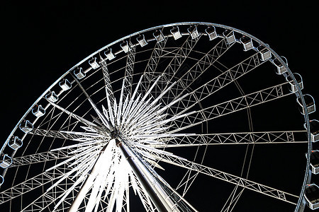 Ferris 轮式乐趣享受黑色狂欢木马旅行地标圆圈节日活动图片