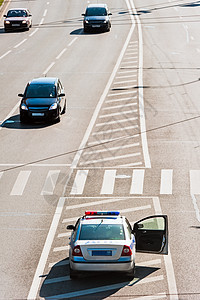 值勤车交通警察高速公路图片