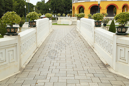 皇宫的古典石桥木头森林岩石公园建筑学石头闲暇旅游植物场景图片