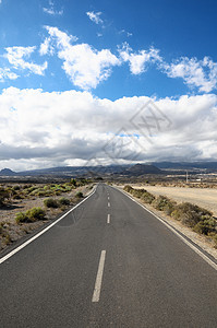 孤独路爬坡沙漠街道路线蓝色运输地平线国家旅行小路图片