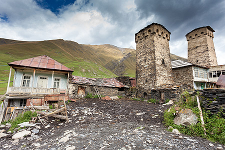 格鲁吉亚斯旺韦提亚的Ushguli村农场历史性建筑学村庄石头爬坡建筑堡垒房子遗产图片