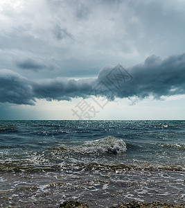 深海的暴风天空图片