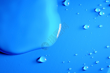 蓝水滴环境反射液体饮料雨滴水分玻璃气泡飞沫宏观图片
