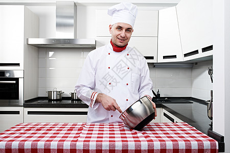 厨房男厨工作烹饪帽子男人美食微笑成人职业食物柜台图片