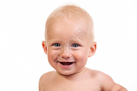 一个微笑的九个月大男孩的肖像图片