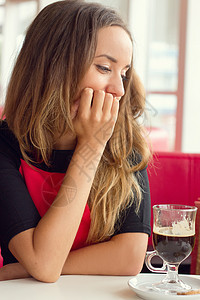 妇女喝咖啡女士早餐食物头发女孩店铺咖啡店咖啡成人女郎图片