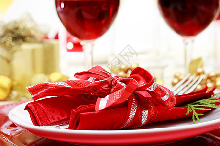 盛装的圣诞晚宴装饰品桌布丝带银器环境餐具美食假期餐巾派对图片