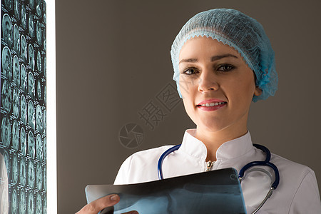 医生看X光片女性实验室蓝色身体女士卫生药品职业成人考试图片