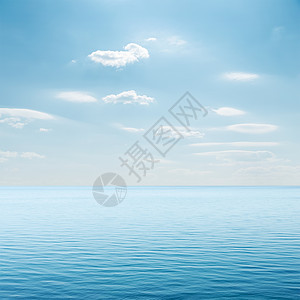 蓝海上云彩季节环境海洋阳光晴天场景反射波纹旅行地平线图片