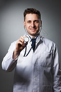 配有听诊镜像的医生从业者药品外套医疗临床男人诊所职业白色卫生图片