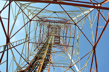从一个塔底的视图电压金属工程蓝色电气力量活力传播车站技术图片