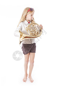 年轻女孩玩法国角金属音乐家学校金子音乐情感艺术黄铜童年青年图片