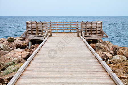 与观测台和海洋观假期岩石沿海海景支撑海岸观点栅栏码头长椅图片