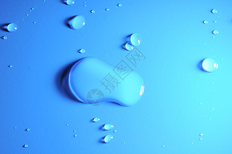 蓝水滴反射玻璃液体环境宏观雨滴飞沫天气水分气泡图片