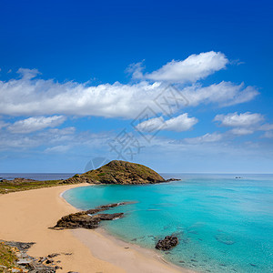 梅诺卡岛绿松石海滩石头海岸线海洋海景旅行假期海岸天空太阳岩石图片