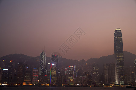 中国香港日落时的天线地平线城市地方建筑学场景摩天大楼背景图片