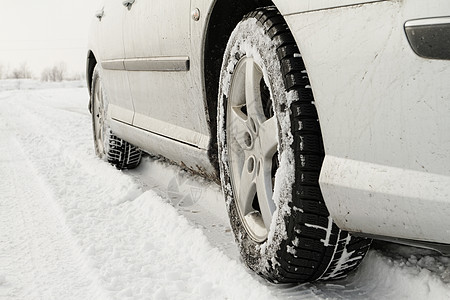 冬季轮胎气候冻结驾驶车辆雪花痕迹车轮交通运输安全图片