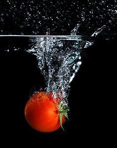 樱桃水新鲜西红柿倒入水中宏观洗涤食物饮食生活果汁营养运动蔬菜美食背景