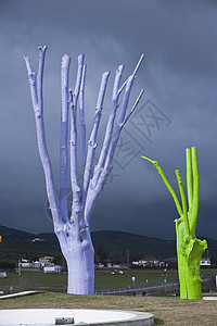 西班牙安达卢西亚哈恩省的阴天 在城市入口处有树木涂色的环形交叉路口街道圆形信号服务运输入口皇家圆圈天空紫云图片