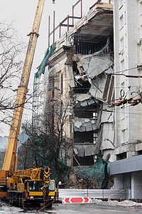 被毁建筑拆除天花板地面灾难地震废墟框架保险事故紧迫感图片