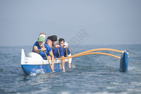 水上越野独木舟小组团队上半身女士训练运动员蓝色运动天空海洋蓝天图片