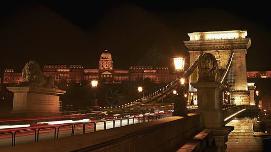 匈牙利首都布达佩斯以布达城堡为背景的多瑙河链桥夜景图片