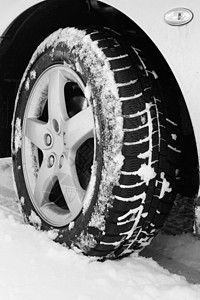 冬季轮胎街道风险季节交通雪花汽车车轮冻结安全痕迹图片