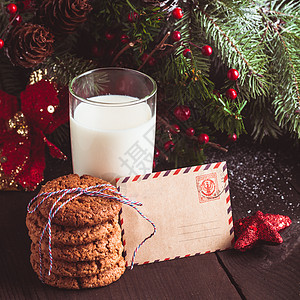 配牛奶的饼干信封快乐松果礼物传统假期季节房间玻璃小吃图片