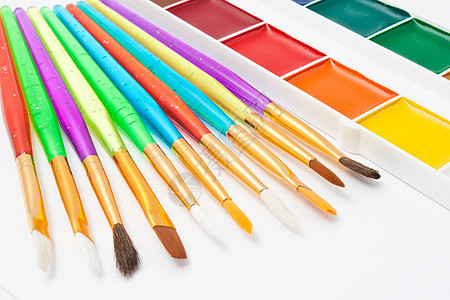 画笔刷爱好画家工作紫色水彩染料红色画笔艺术绘画图片