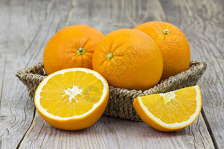 篮子里的新鲜橙子果汁饮食季节花园热带水果水平宏观桌子食物图片