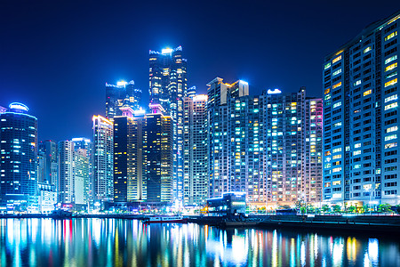 釜山市夜间办公室城市水营景观公司港口建筑学天际建筑反射图片