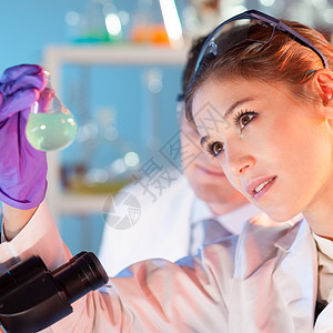 研究者观察进化器色变换生物学药品工作测试学生技术诊所化学调查生物图片