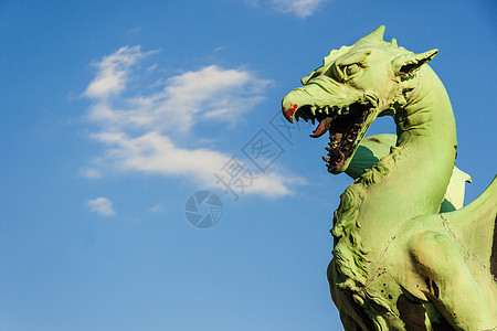 卢布尔雅那著名的龙桥旅游监护人历史性建筑学神话蓝色旅行翅膀传统尾巴图片