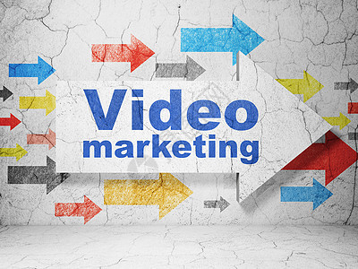 商业概念 在墙壁背景上用箭与视频营销相配团队战略指导交易小路生意领导蓝色成就房间图片