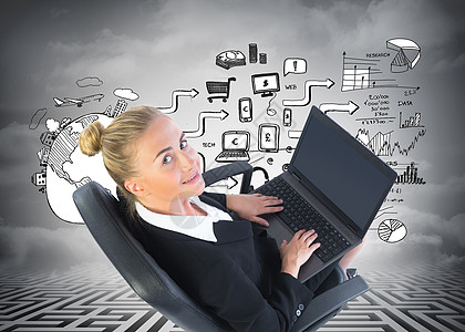 商业女商务人士用笔记本电脑坐在摇摇椅上的综合图像商务通讯数据利润地球地平线女性沙漠套装职业图片