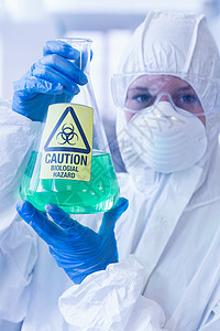 科学家在酒瓶中身着有害化学品防护服 具有保护性从业者烧瓶技术员生物学职业学习化工样本测试手套图片