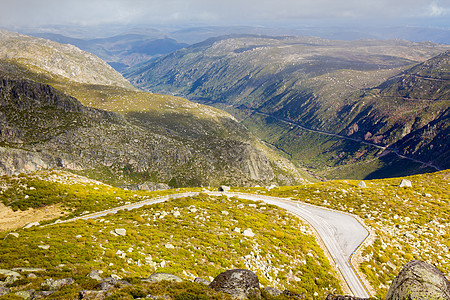 葡萄牙山地公路曲线岩石卷曲危险街道旅行农村运输环形假期图片