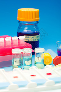 进行血样采集 用于对蓝色的显微镜和活性组织样本药品液体红色玻璃坡度癌症组织学病人保健图片