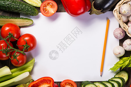 铺在纸页周围的蔬菜食物美食烹饪餐厅笔记框架饮食教科书铅笔厨房图片