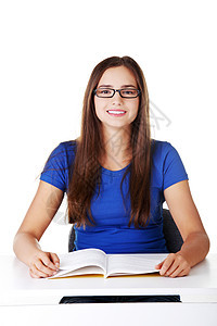 有书的年轻女学生思考大学阅读成人女孩青少年快乐学生知识幸福图片