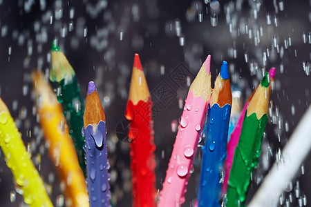 雨下彩色铅笔配件雨量学校天气蓝色变化性绘画童年艺术淋浴图片