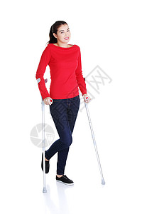 妇女用拐杖走路骨科保健身体事故伤害卫生机动性扭伤微笑女性图片