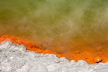 香槟池旅行橙子矿物边缘水池沸腾薄雾池塘晴天蓝色图片