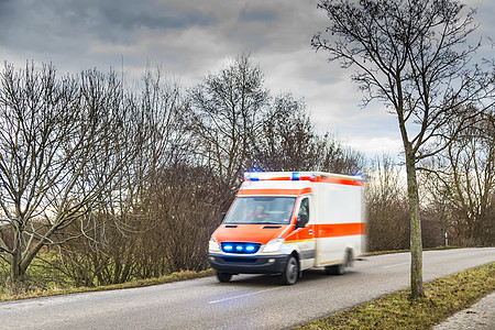 救护车车医生行动救援帮助护理人员速度医院紧迫感交通运动图片