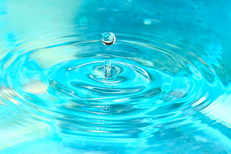 水滴特写蓝色涟漪波纹雨滴运动飞溅海浪气泡环境液体图片