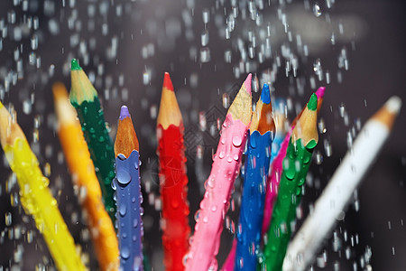 雨下彩色铅笔水滴变化性淋浴学校幼儿园雨滴配件教育紫色蜡笔图片